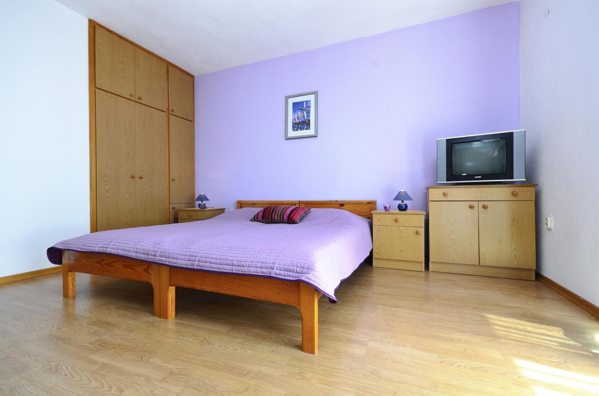 Family Friendly Apartments With A Swimming Pool Baska Voda, Makarska - 12442 Rom bilde