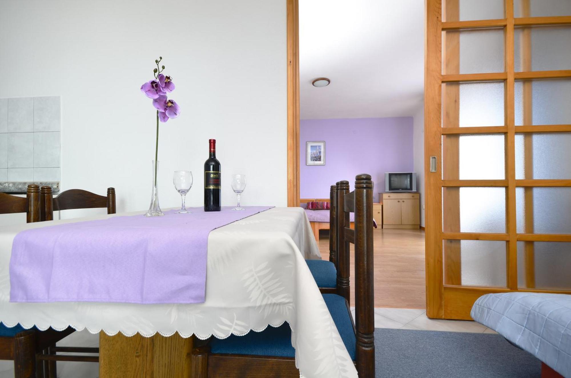Family Friendly Apartments With A Swimming Pool Baska Voda, Makarska - 12442 Rom bilde