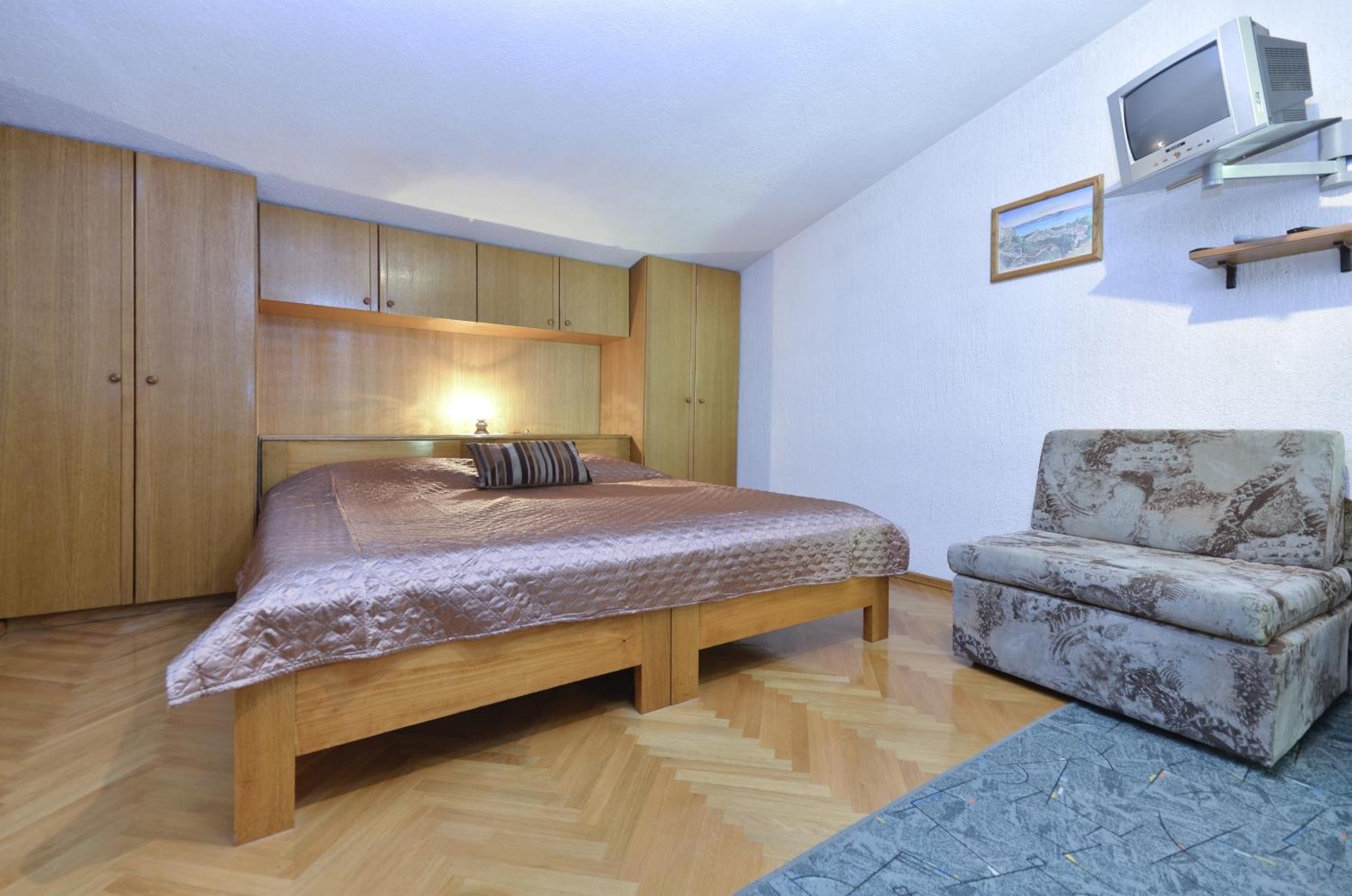 Family Friendly Apartments With A Swimming Pool Baska Voda, Makarska - 12442 Rom bilde