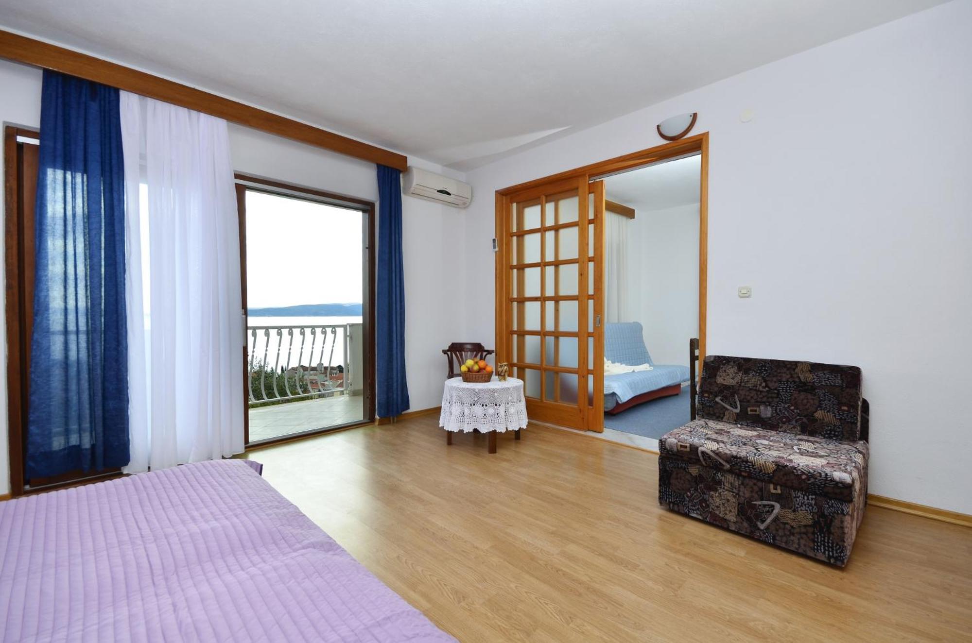 Family Friendly Apartments With A Swimming Pool Baska Voda, Makarska - 12442 Rom bilde