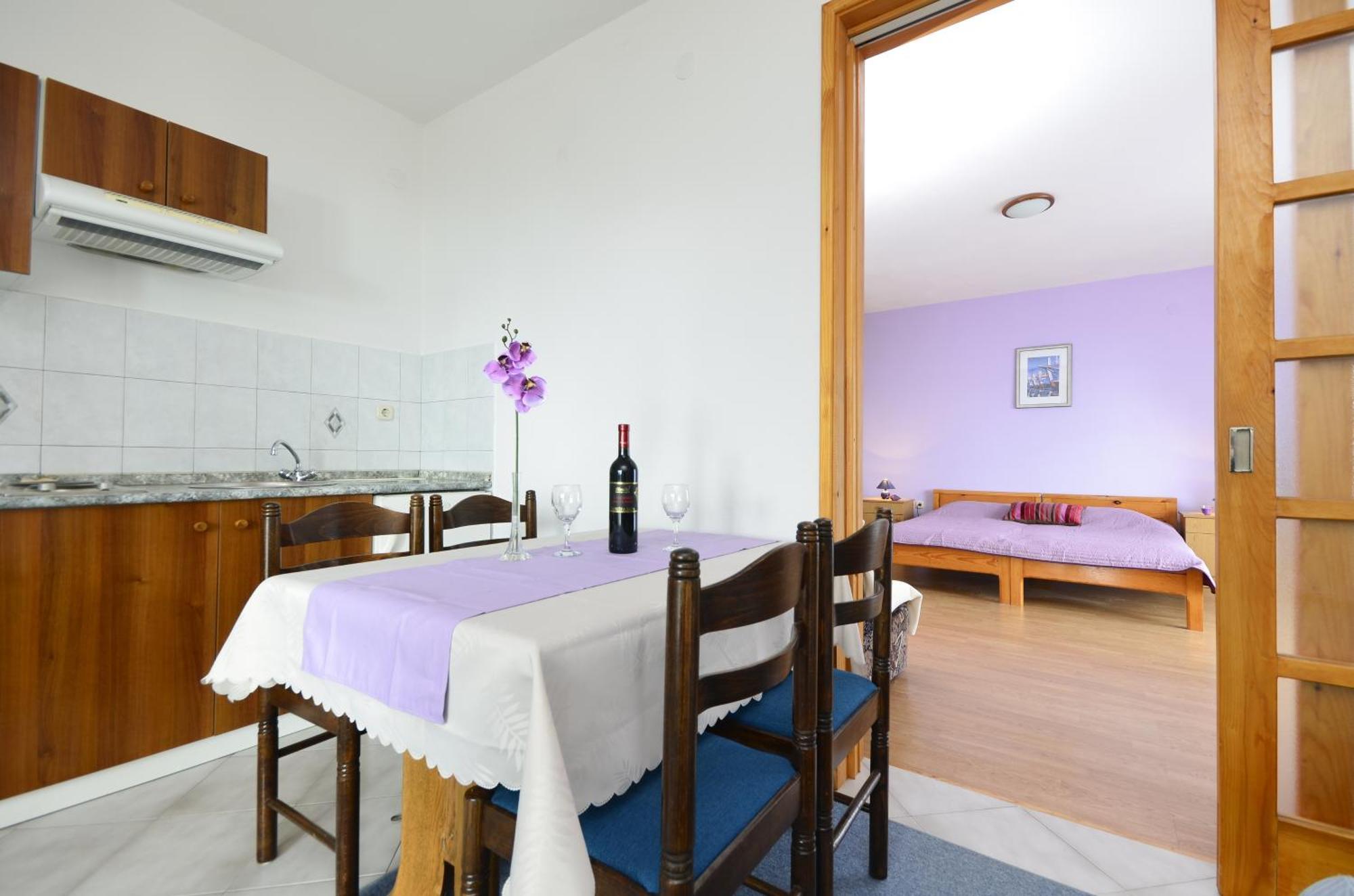 Family Friendly Apartments With A Swimming Pool Baska Voda, Makarska - 12442 Rom bilde