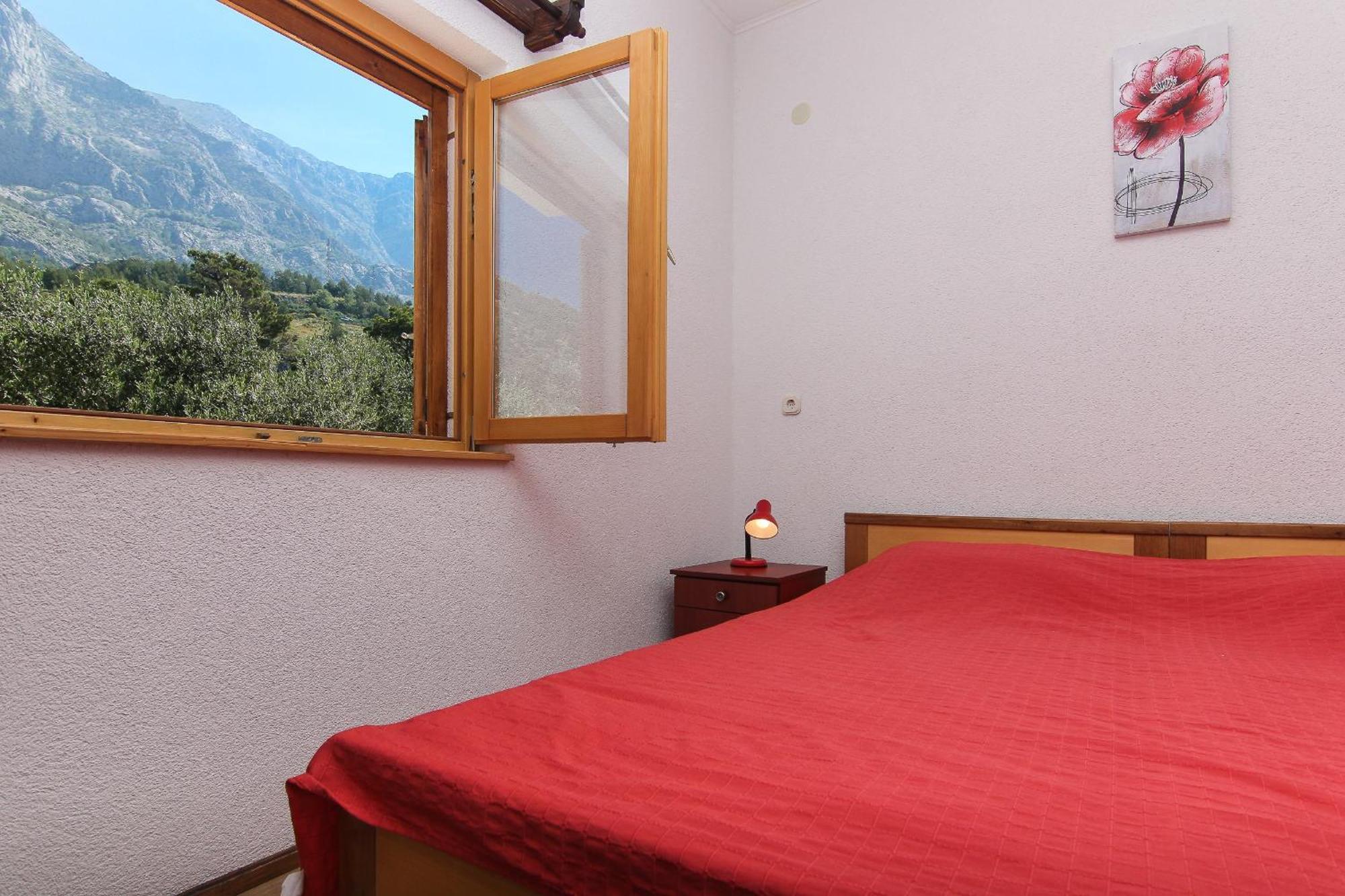 Family Friendly Apartments With A Swimming Pool Baska Voda, Makarska - 12442 Rom bilde